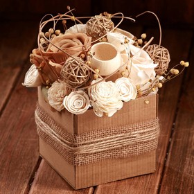 Bukiet kwiatów i suszonych roślin biało-naturalny, flowerbox, kosz kwiatowy